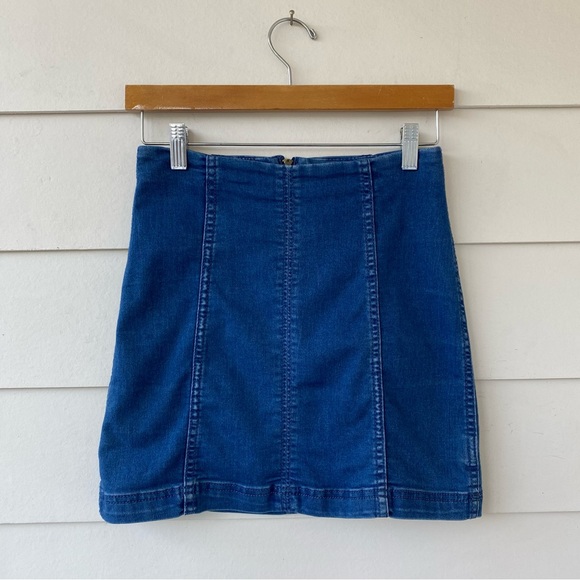 FREE PEOPLE • Medium Wash Denim Mini Skirt size 4 - Picture 1 of 16